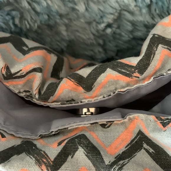 Adjustable strap purse, brand new orange with black zigzag - Picture 4 of 6